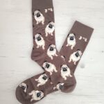 Calcetines marrones de perritos estampados